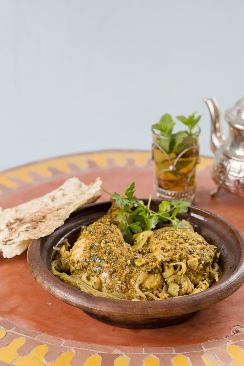 Marokkanische Hähnchen Tajine mit Salz-Zitronen und Oliven